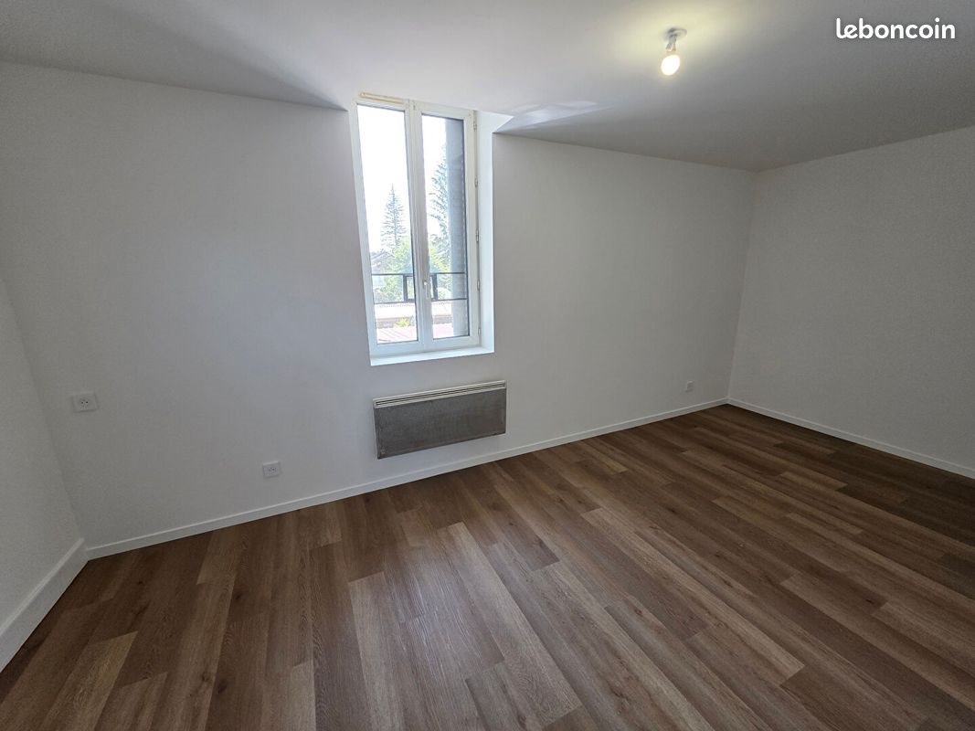 Appartement à louer, 65m², Montréal-la-Cluse