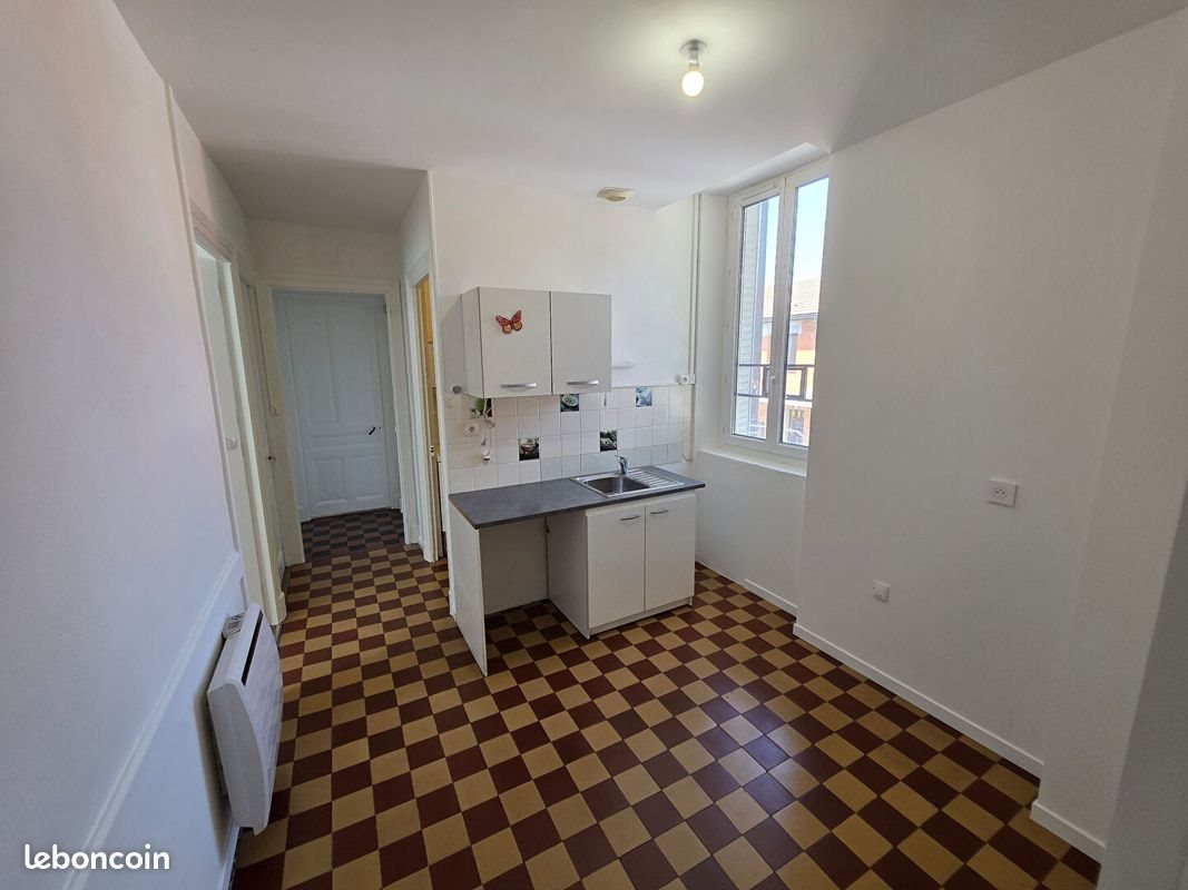 Appartement à louer, 65m², Montréal-la-Cluse