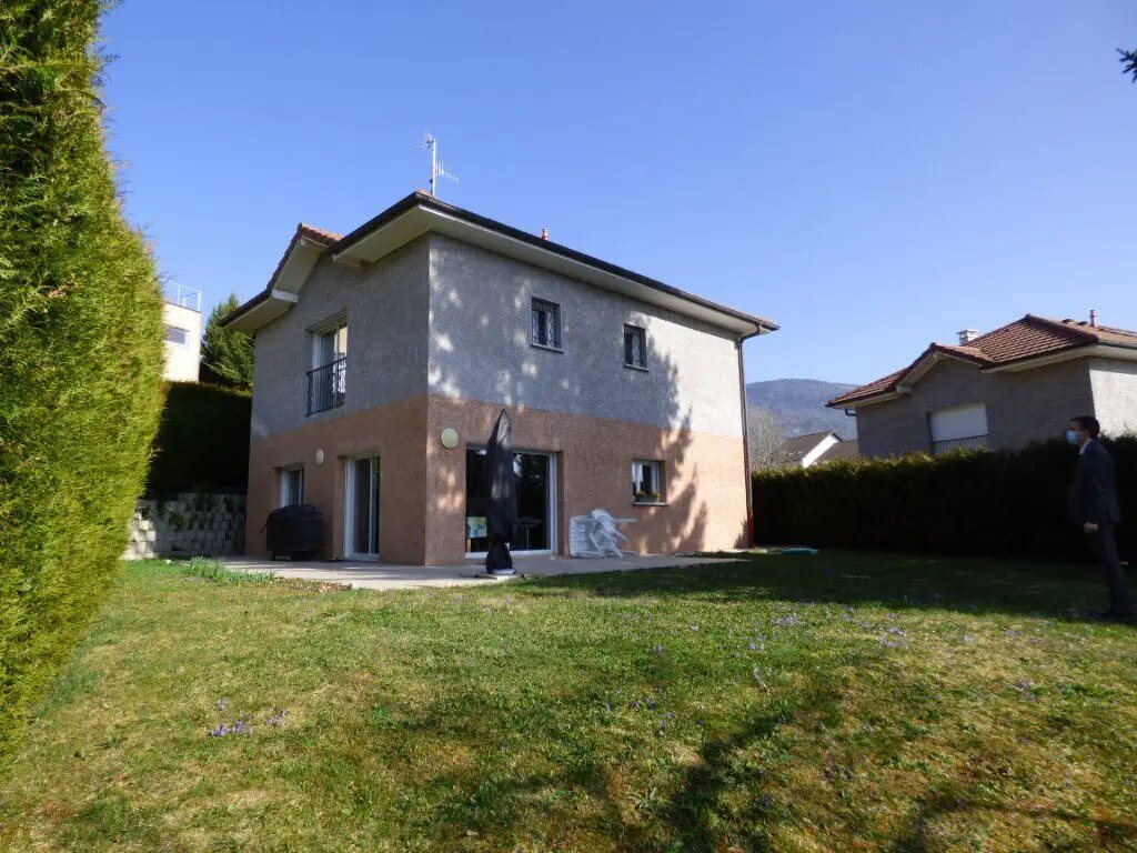 Maison à louer, 123m², Gex