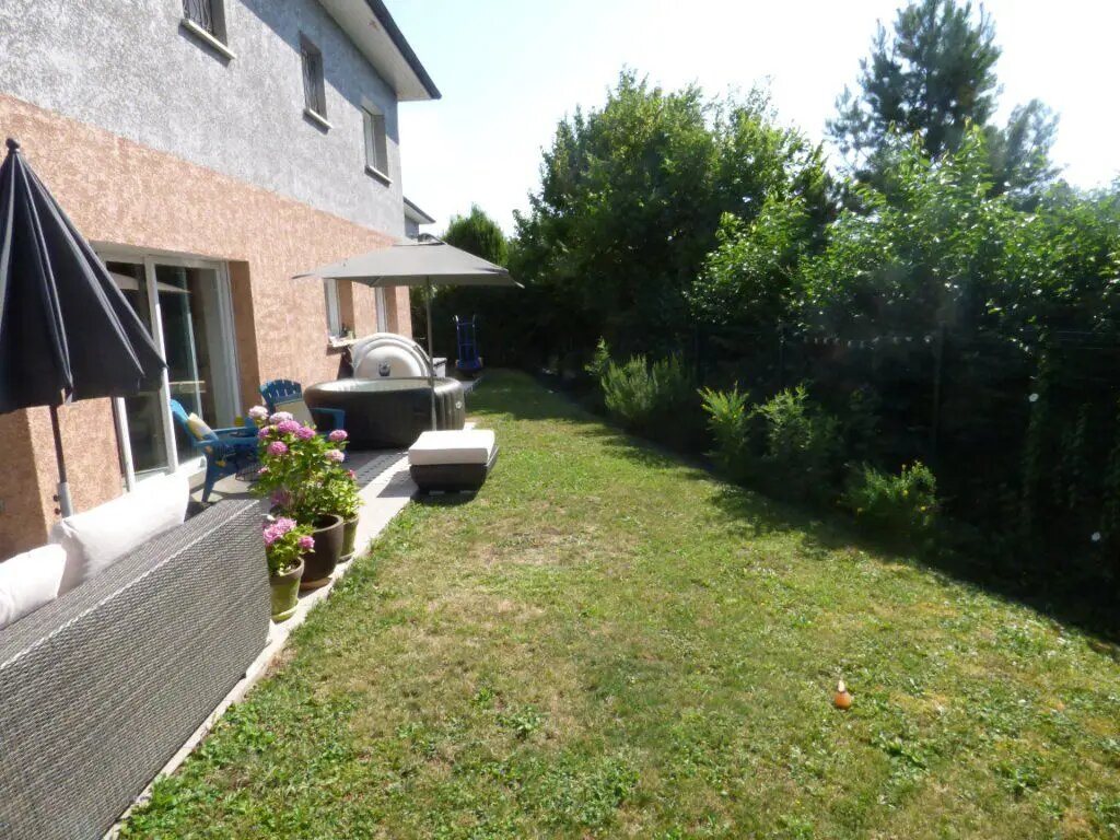 Maison à louer, 123m², Gex