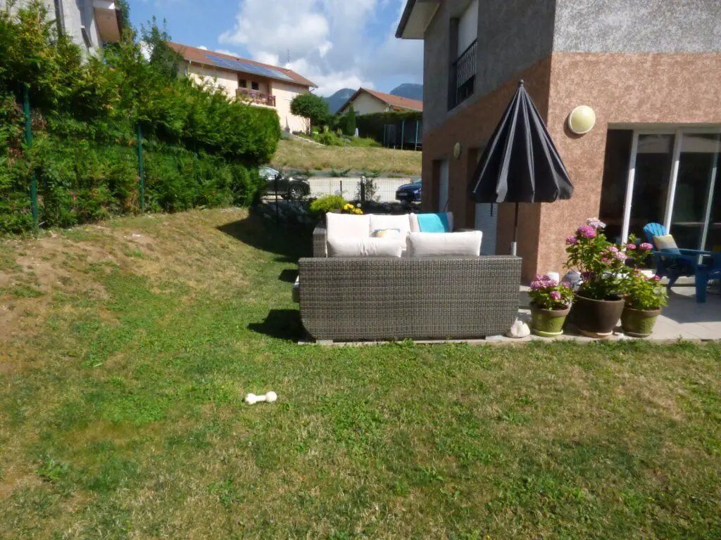 Maison à louer, 123m², Gex
