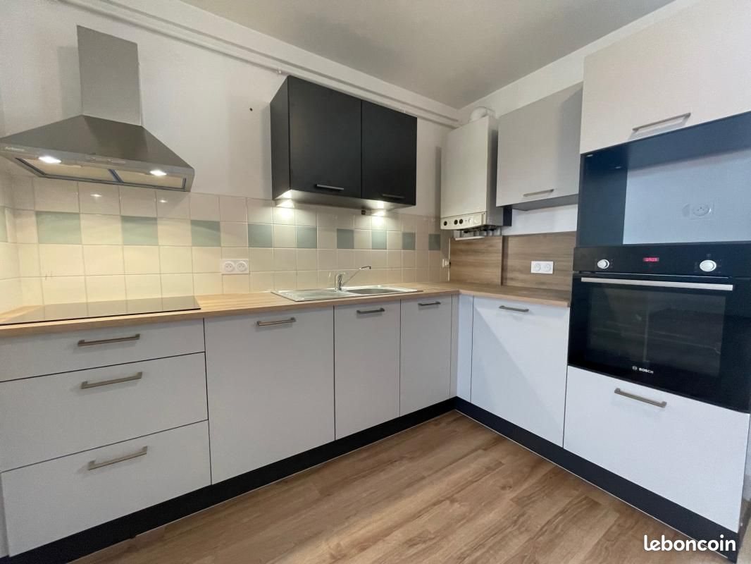 Appartement à louer, 83m², Macornay
