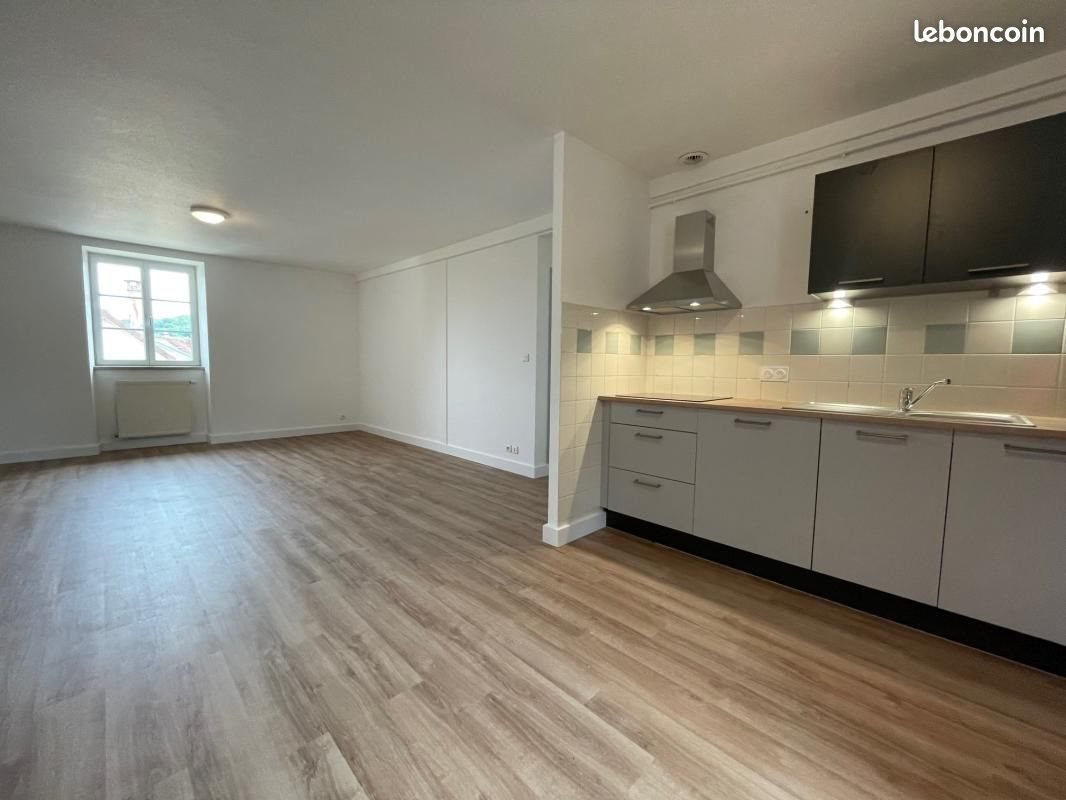 Appartement à louer, 83m², Macornay