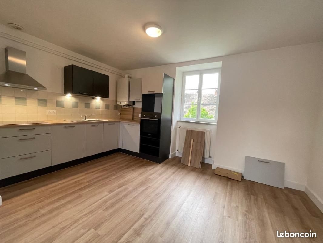 Appartement à louer, 83m², Macornay