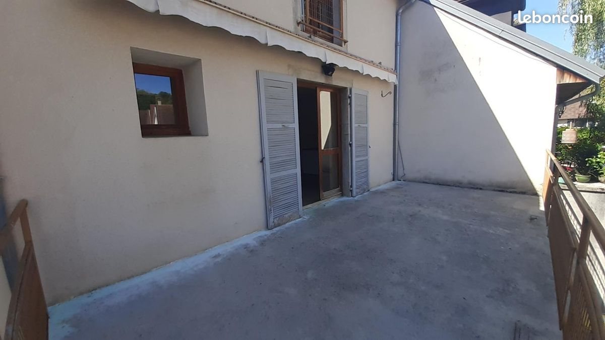 Maison à louer, 102m², Macornay