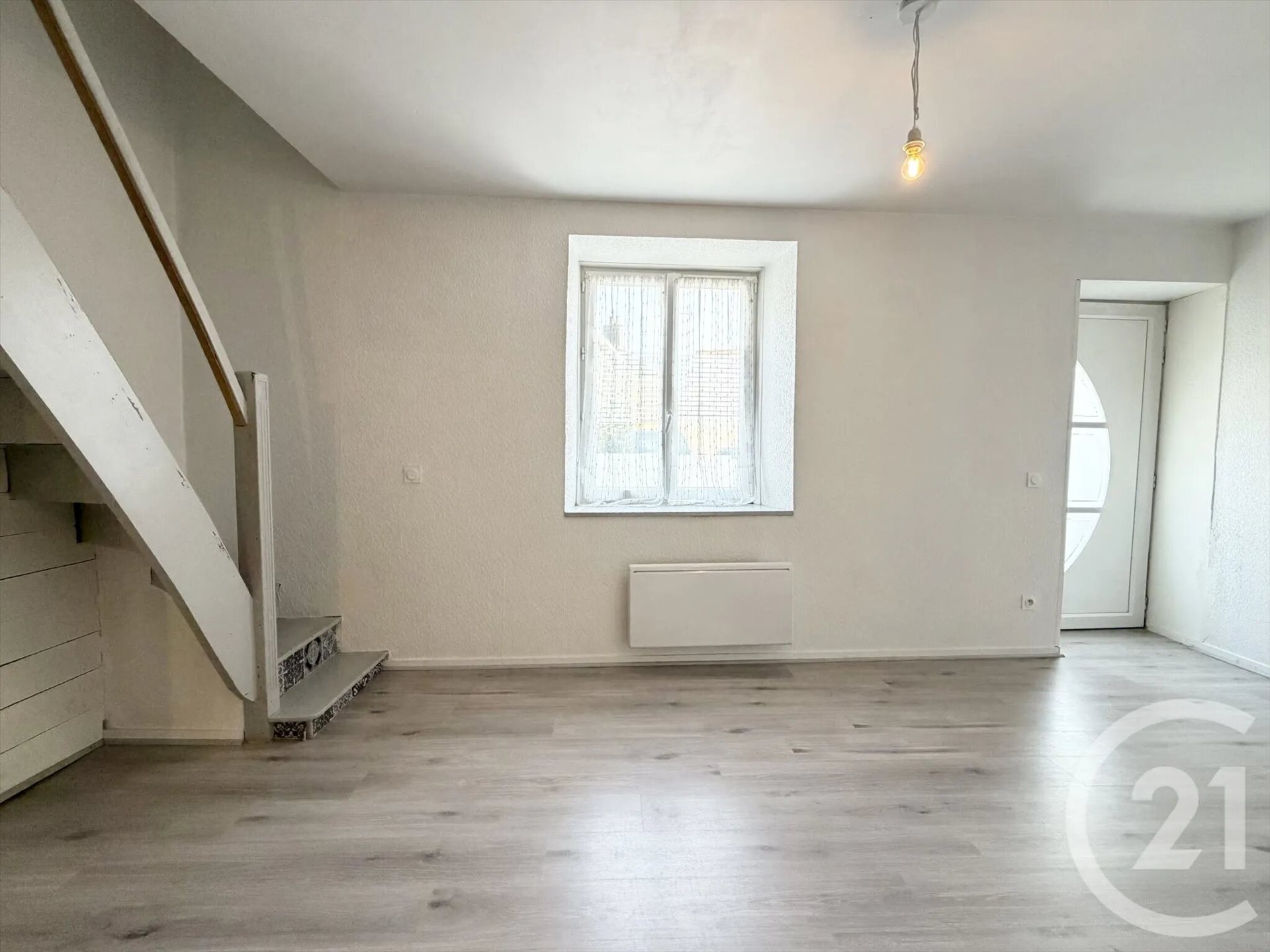 Appartement à louer, 60m², Champvans