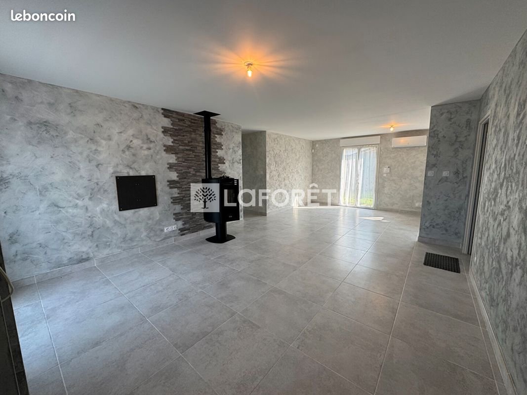 Maison à louer, 104m², Fraisans
