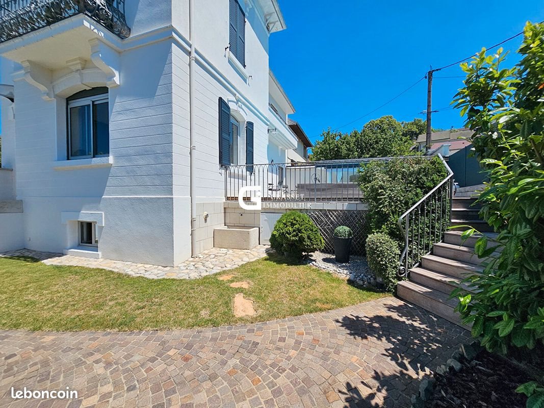 Maison à vendre, 225m², Oyonnax