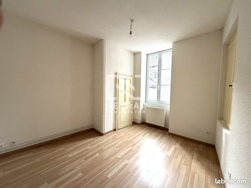 Appartement à louer, 46m², La Clayette