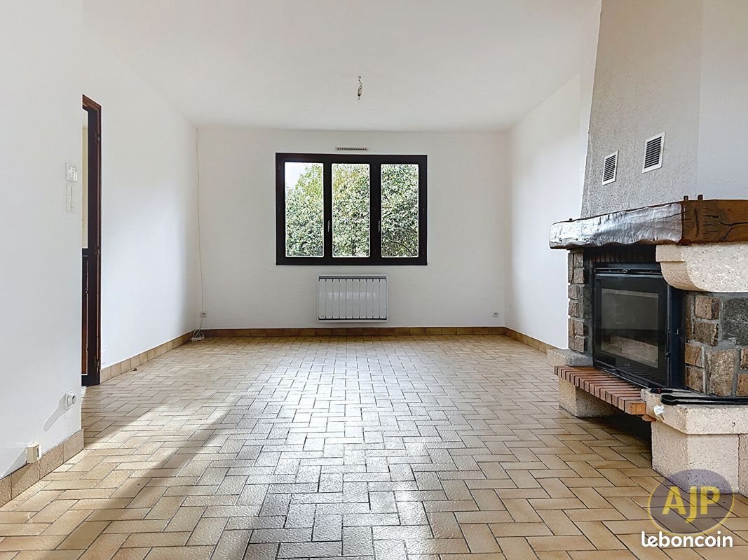 Maison à louer, 102m², Rougé