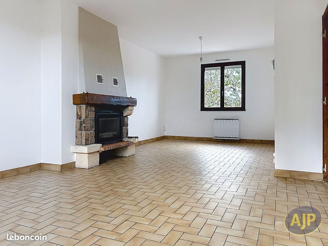 Maison à louer, 102m², Rougé