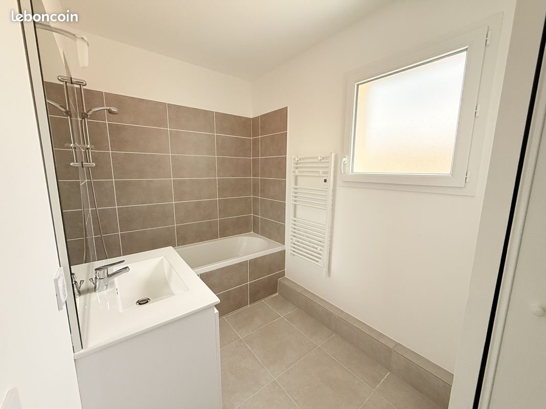 Maison à louer, 77m², Orgon
