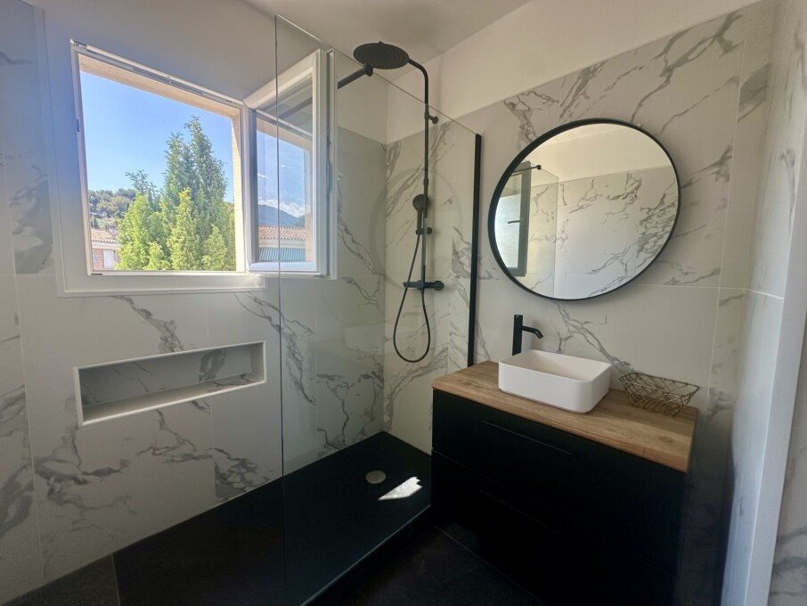 Appartement à louer, 68m², Cassis