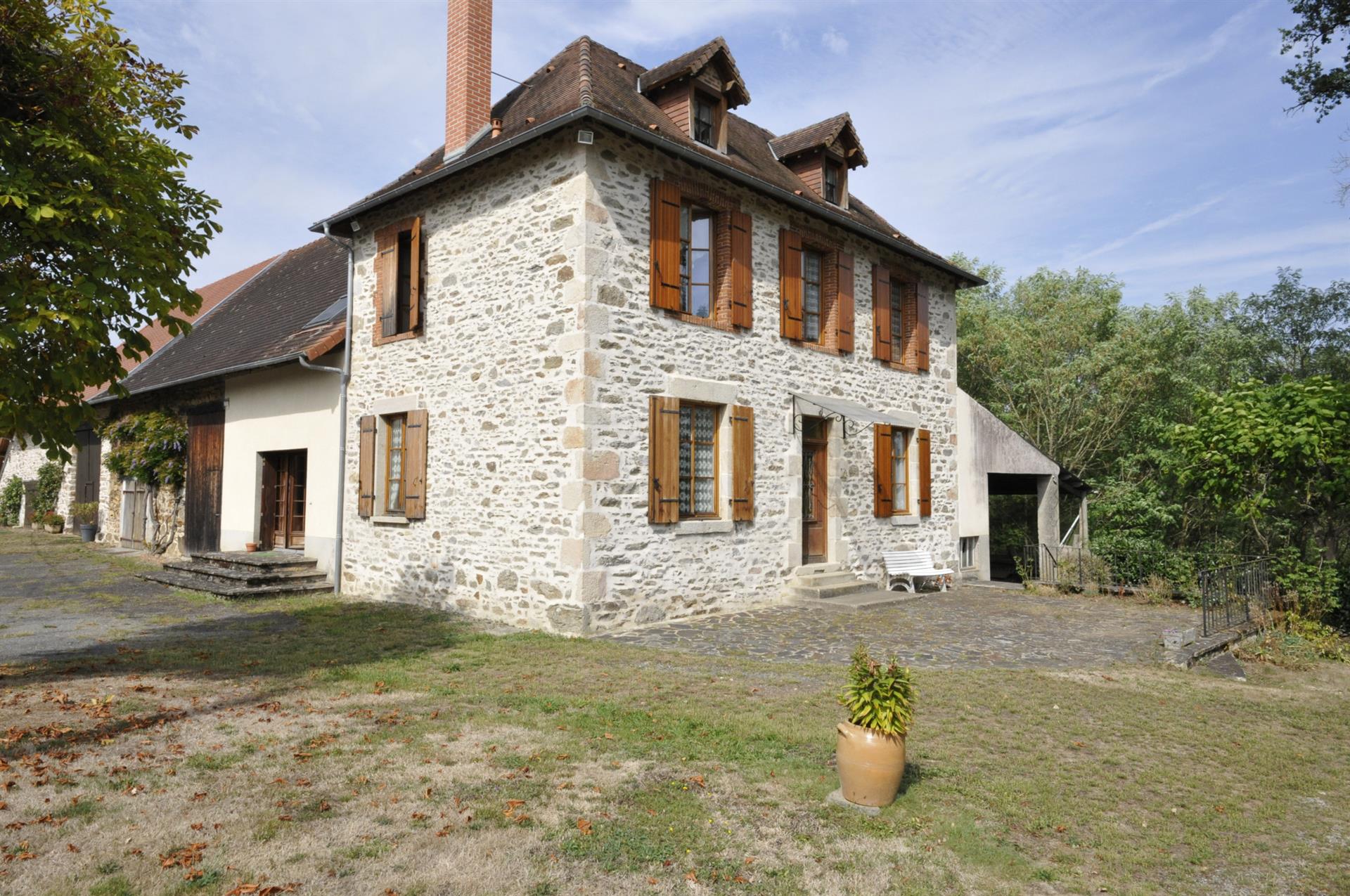 Maison à vendre, 147m², Saint-Priest-Ligoure