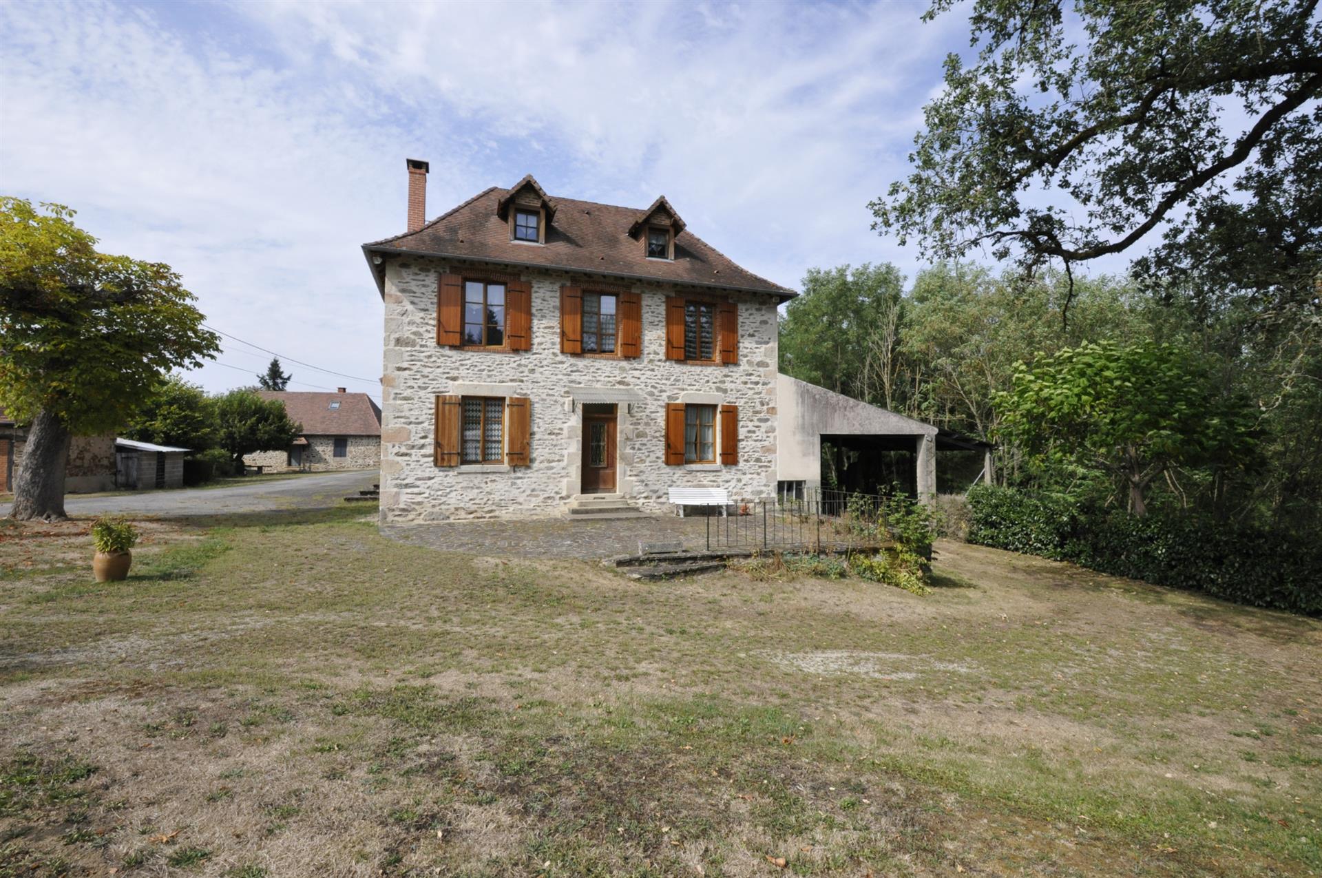 Maison à vendre, 147m², Saint-Priest-Ligoure