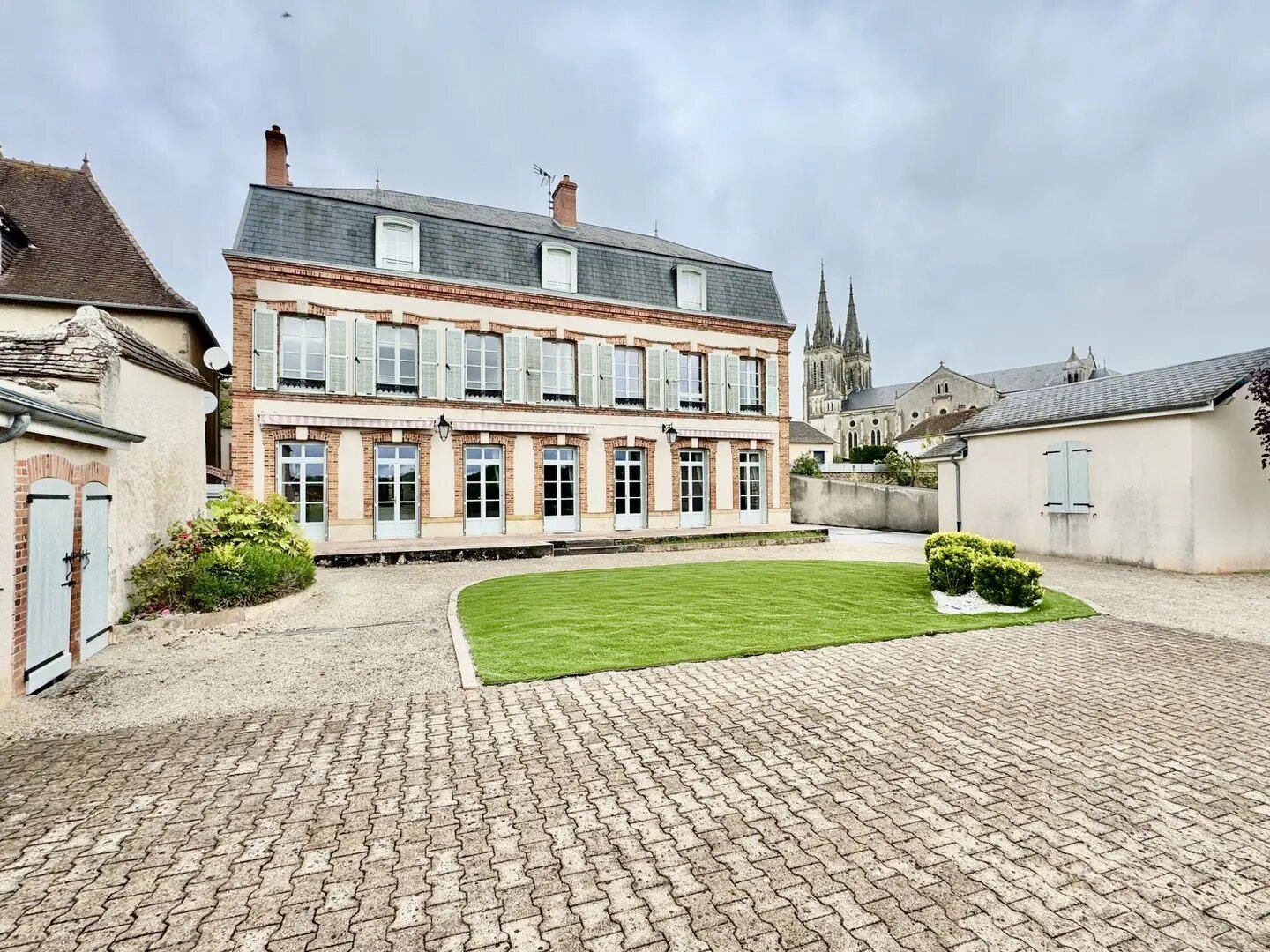 Maison à vendre, 350m², Bourbon-Lancy