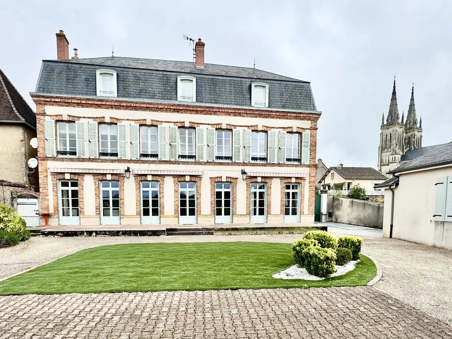 Maison à vendre, 350m², Bourbon-Lancy