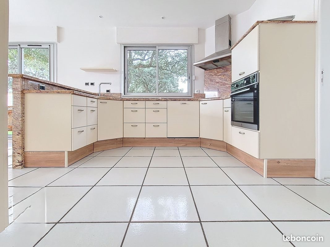Maison à vendre, 166m², Saint-Estève