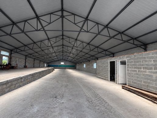 Local commercial 1166 m² · à Lécousse · 1 166 m² · 477 000 €