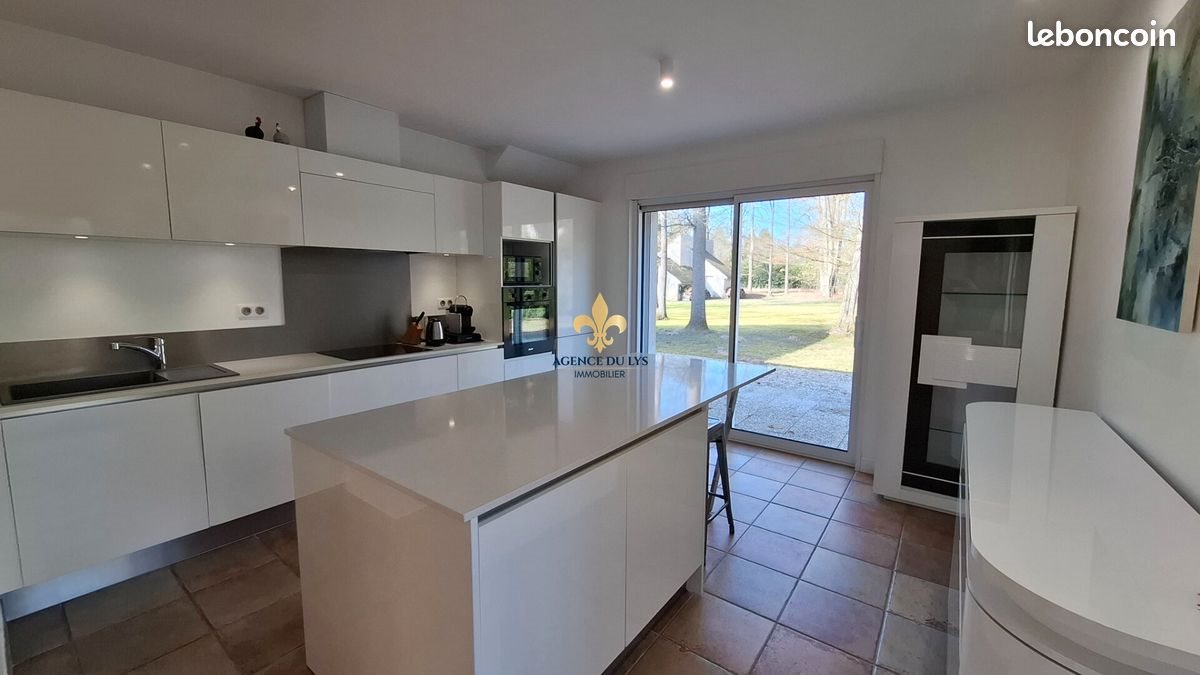 Maison à louer, 183m², Lamorlaye