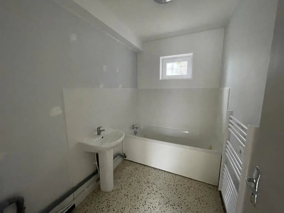 Maison à louer, 51m², Curgies