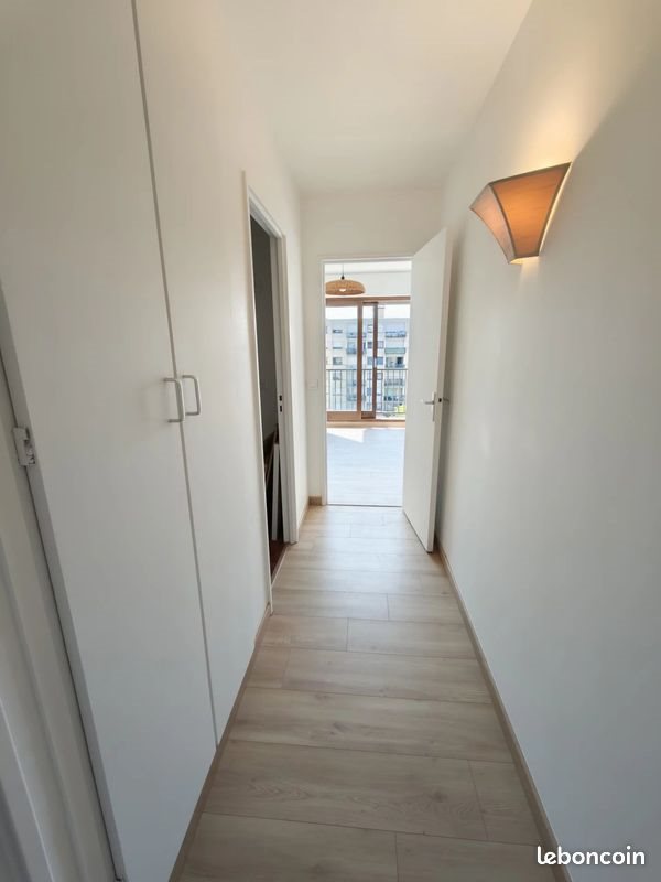 Appartement à louer, 29m², Courbevoie