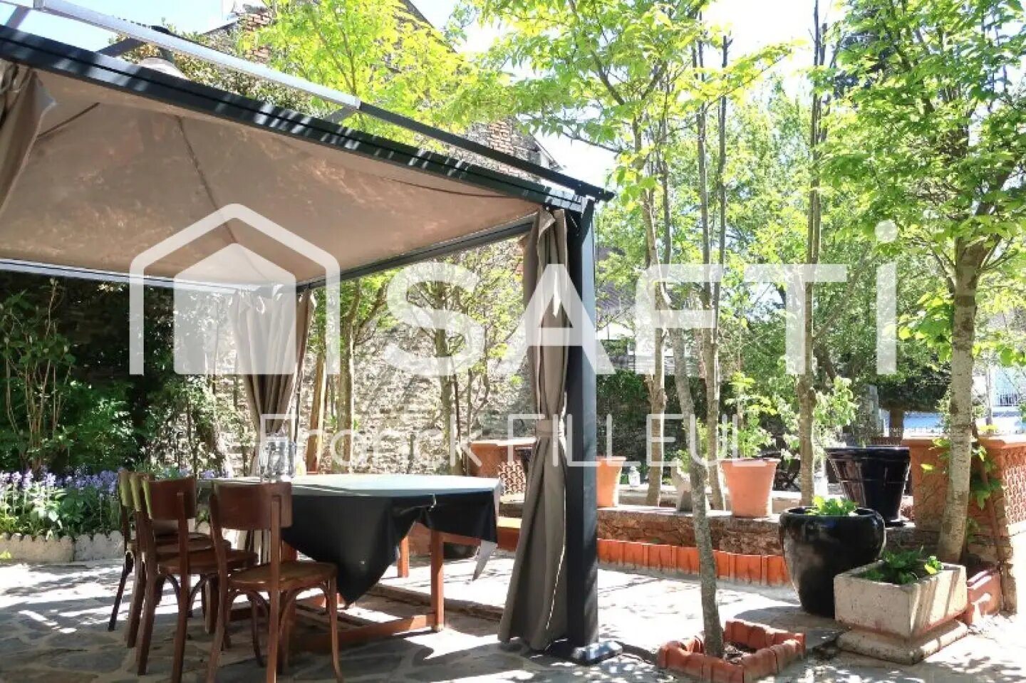 Appartement à vendre, 365m², Saint-Yrieix-la-Perche