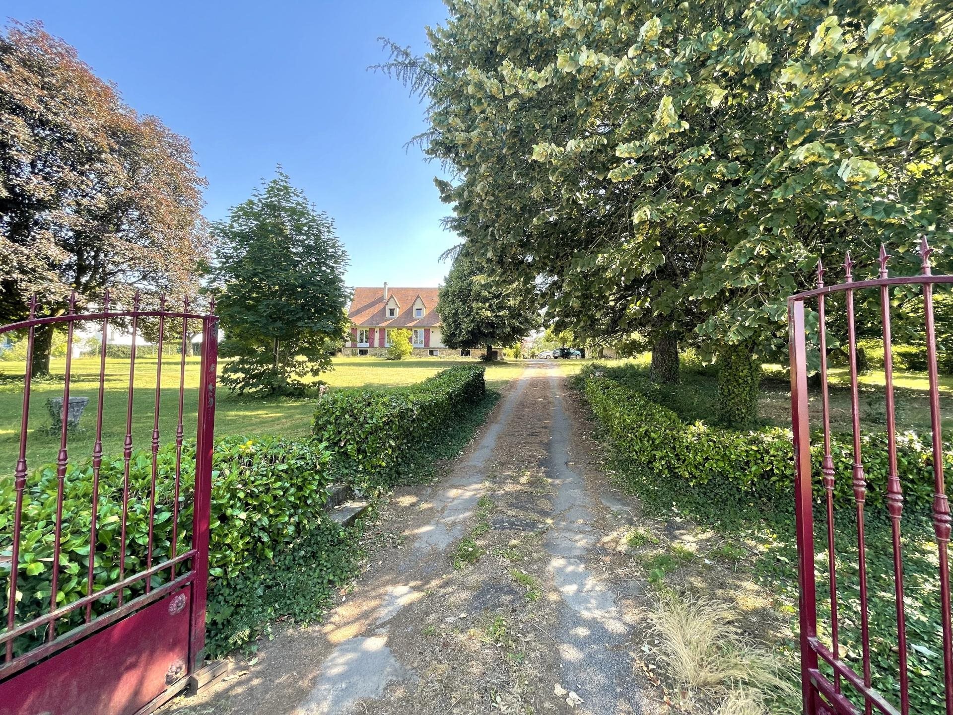 Maison à vendre, 189m², Saint-Yrieix-la-Perche