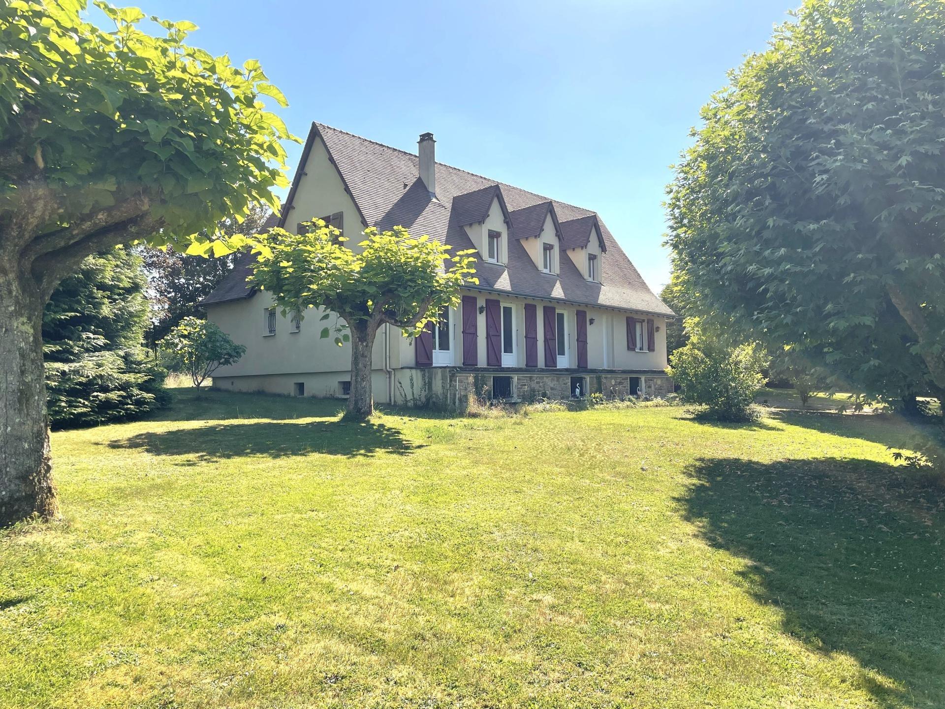 Maison à vendre, 189m², Saint-Yrieix-la-Perche