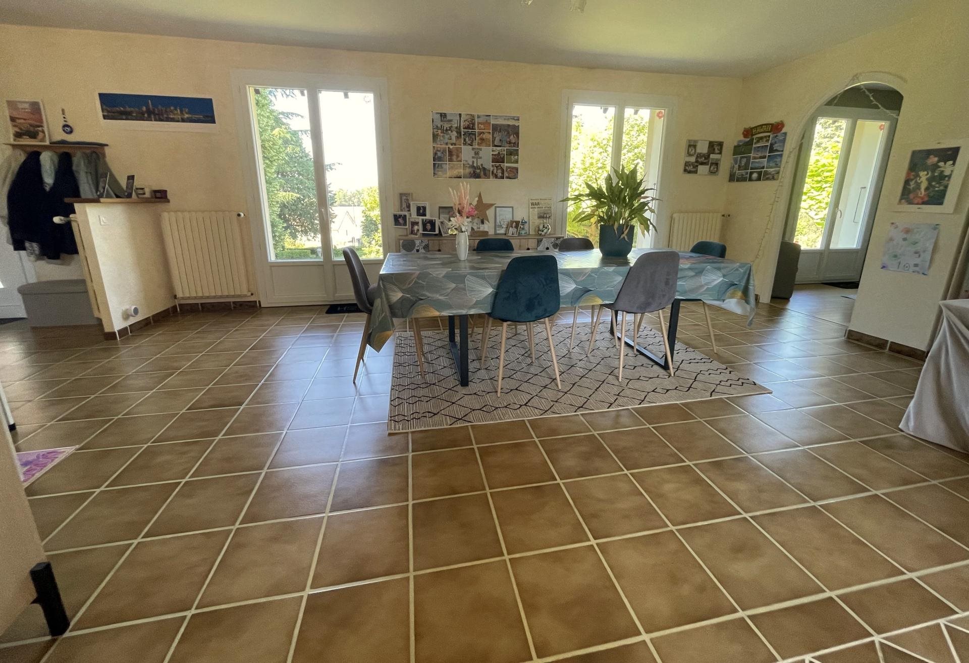 Maison à vendre, 189m², Saint-Yrieix-la-Perche