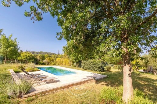 Maison 8 pièces 274 m² · à Aix-en-Provence · 274 m² · 1 345 000 €