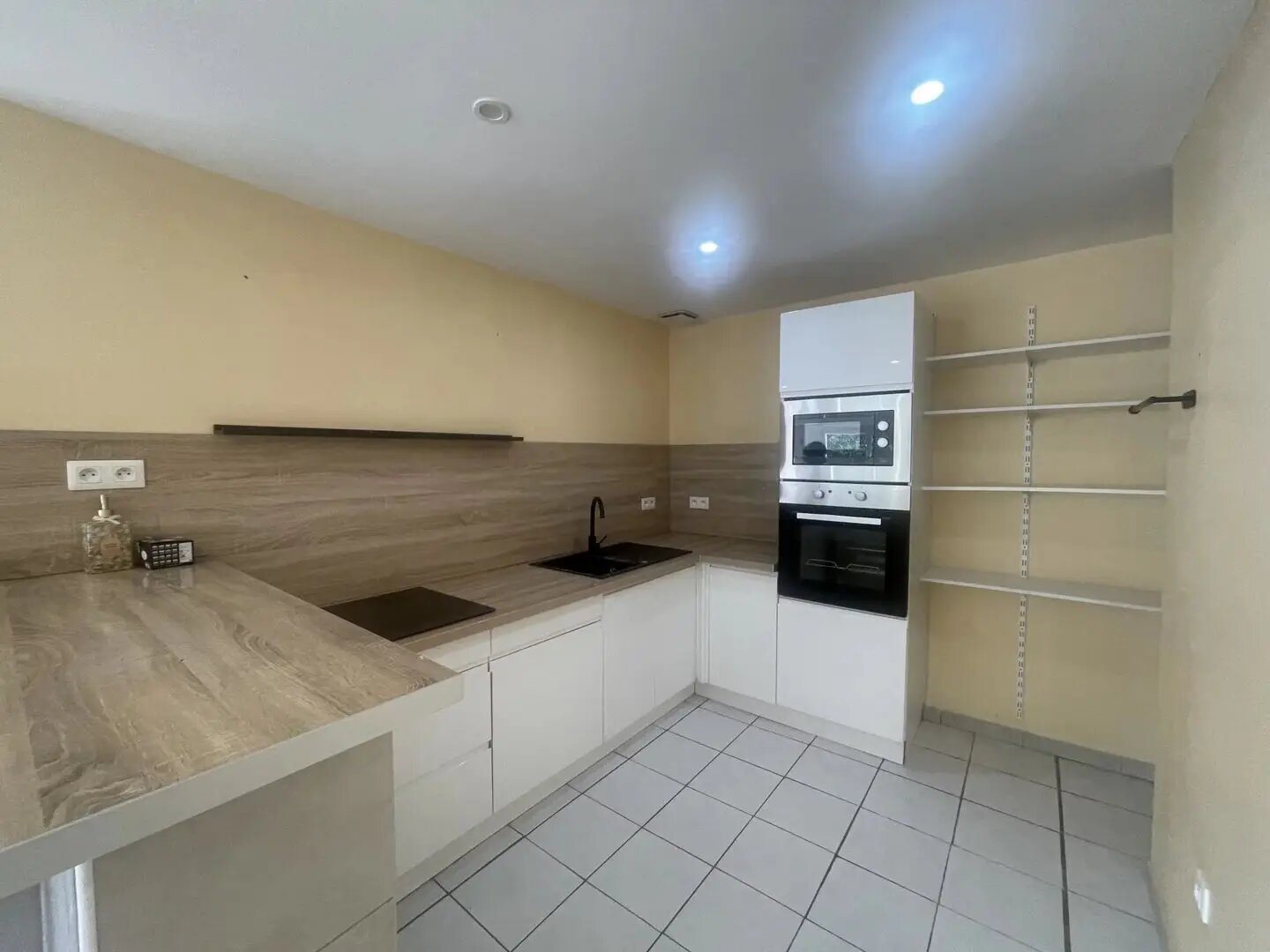 Appartement à louer, 83m², Saint-Julien-les-Rosiers