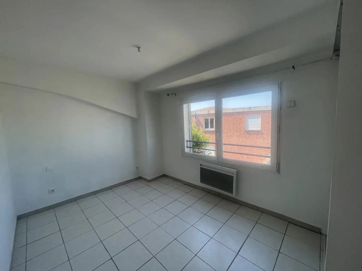 Appartement à louer, 83m², Saint-Julien-les-Rosiers