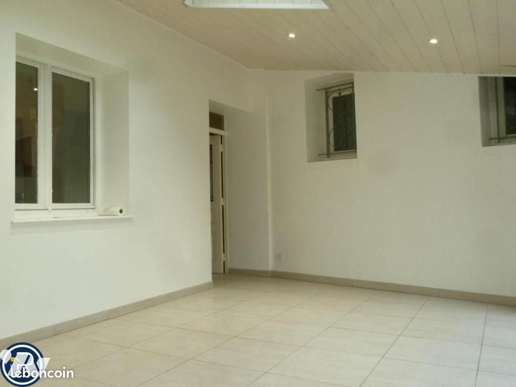 Maison à louer, 101m², Montsûrs