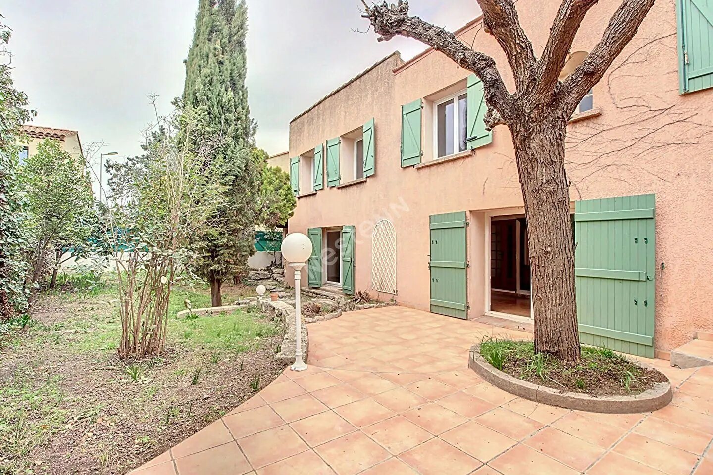 Maison à louer, 147m², Saint-Mitre-les-Remparts