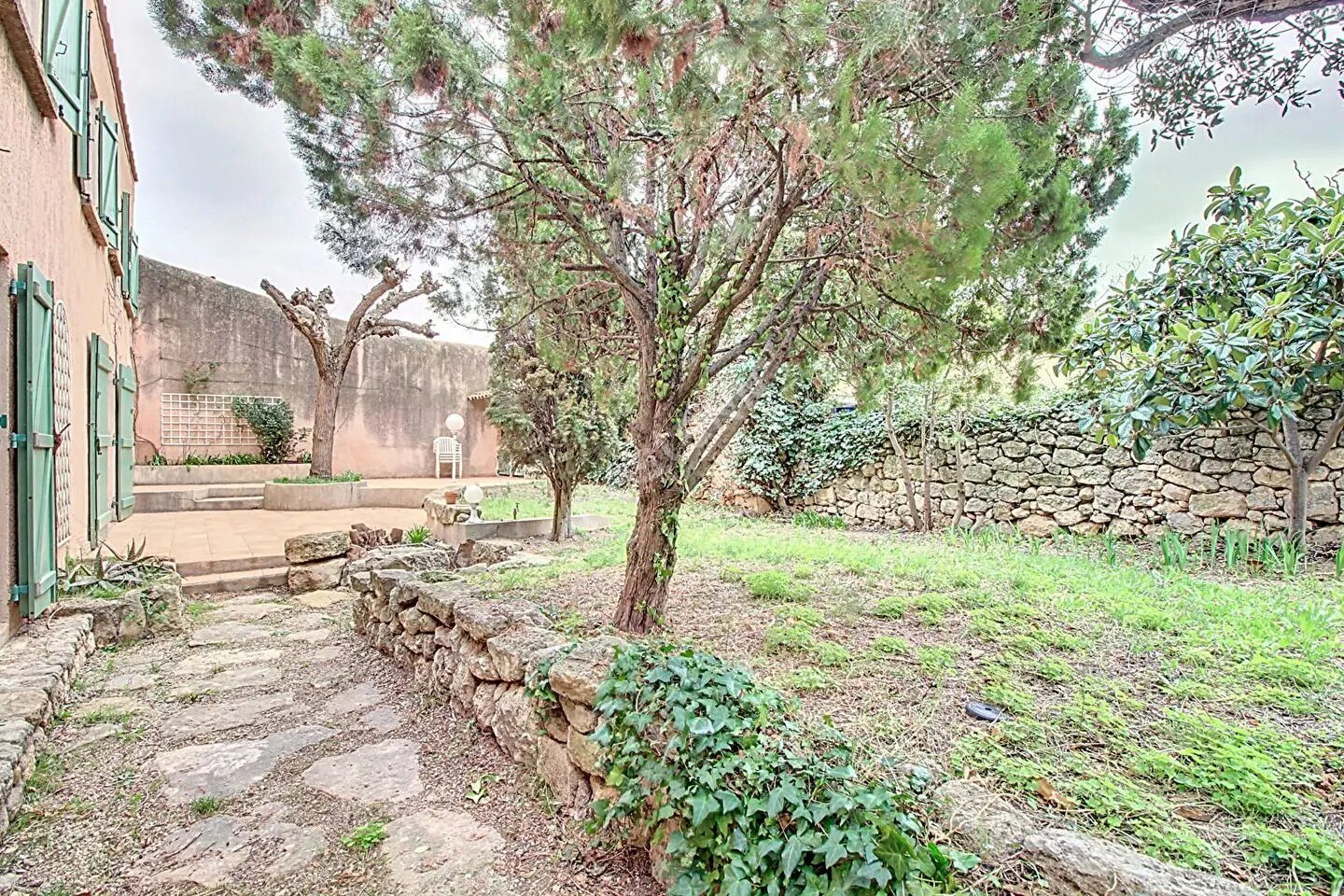 Maison à louer, 147m², Saint-Mitre-les-Remparts