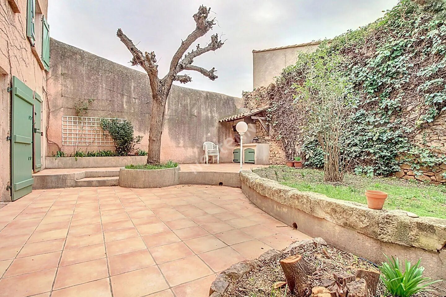Maison à louer, 147m², Saint-Mitre-les-Remparts