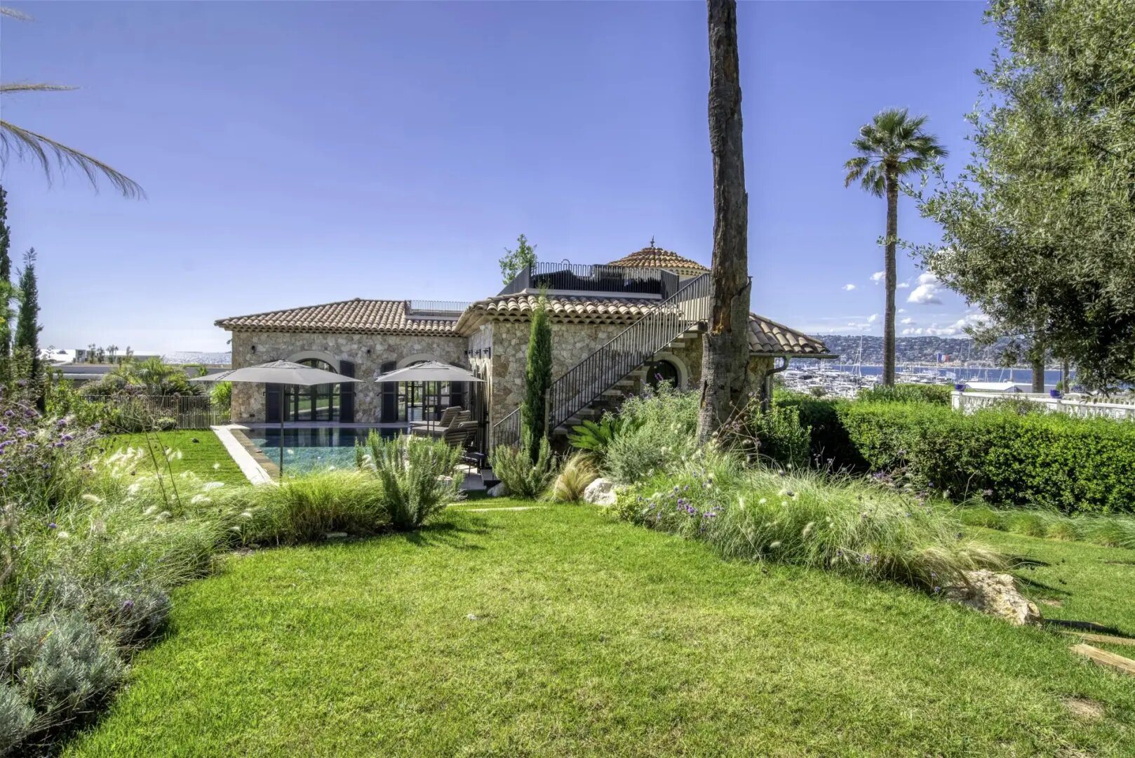 Maison à louer, 320m², Antibes