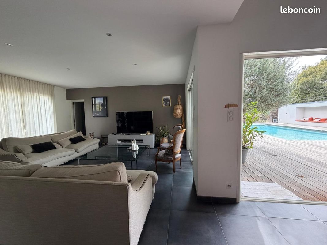 Maison à louer, 215m², Saucats