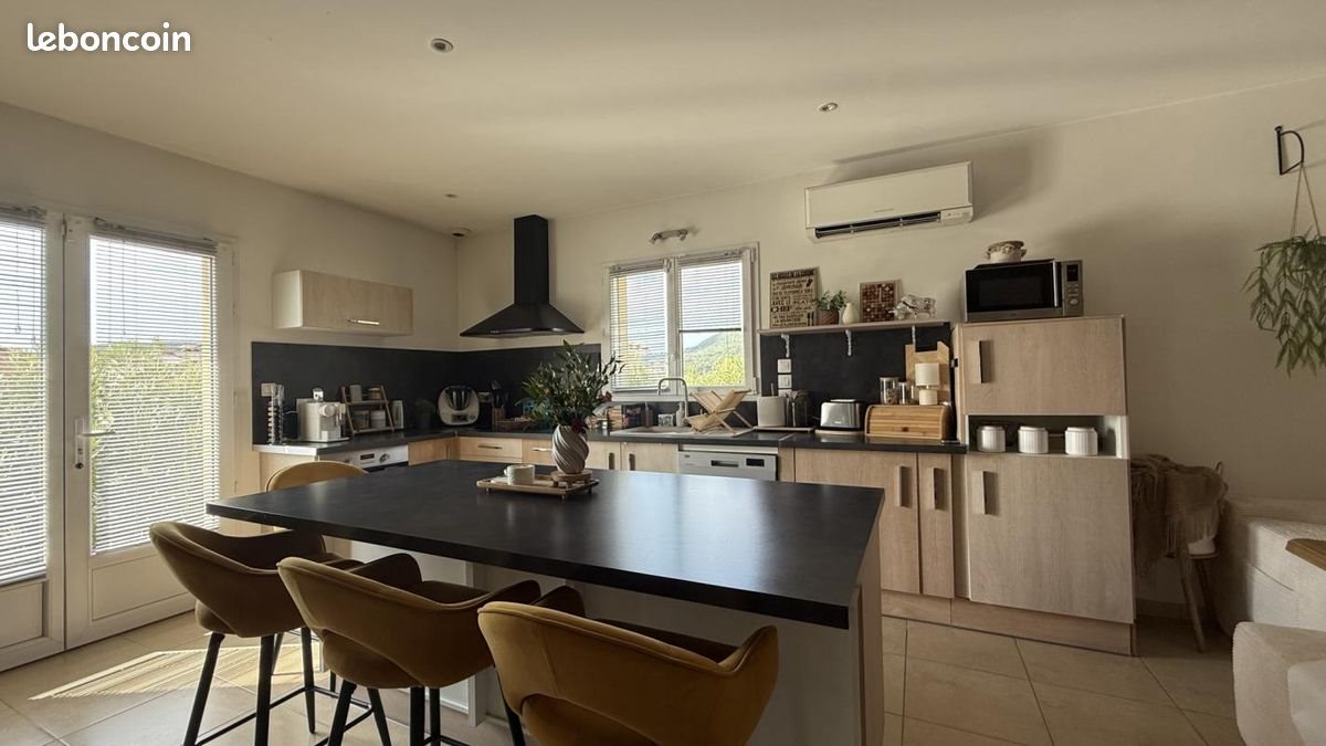 Maison à louer, 104m², Vallon-Pont-d'Arc