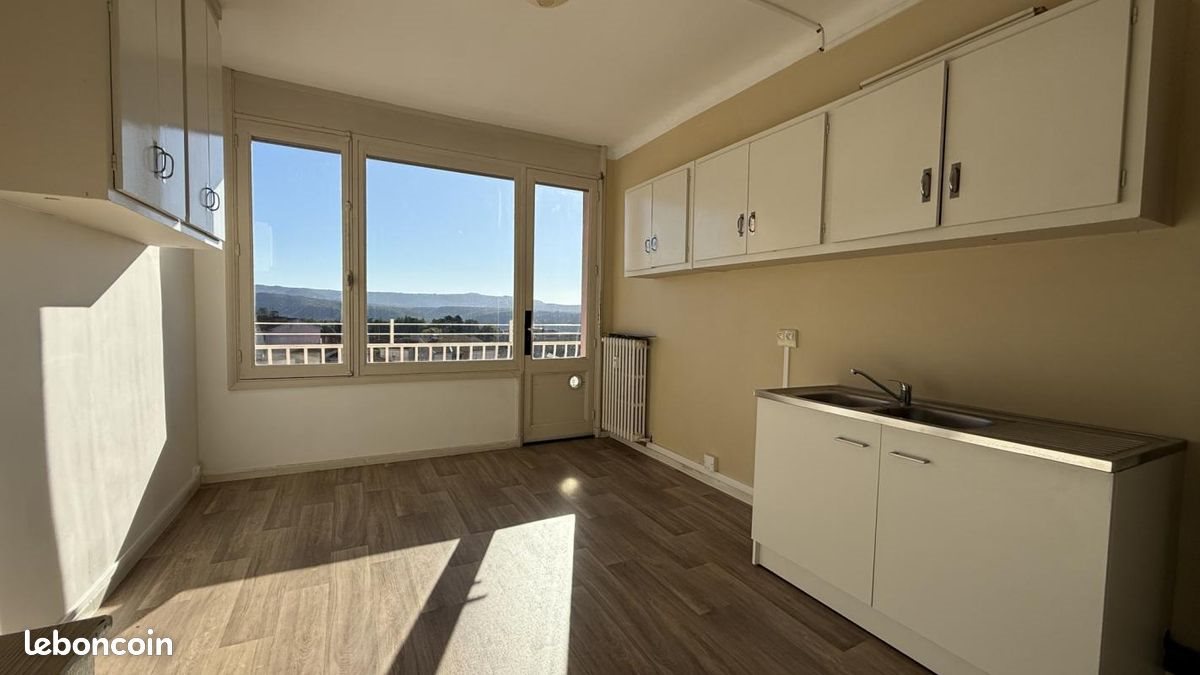 Appartement à louer, 91m², Aubenas