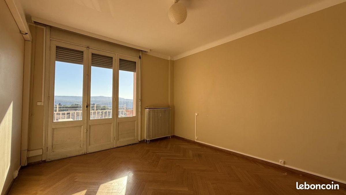Appartement à louer, 91m², Aubenas