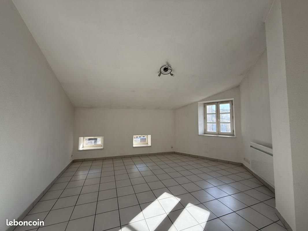 Appartement à louer, 35m², Aubenas