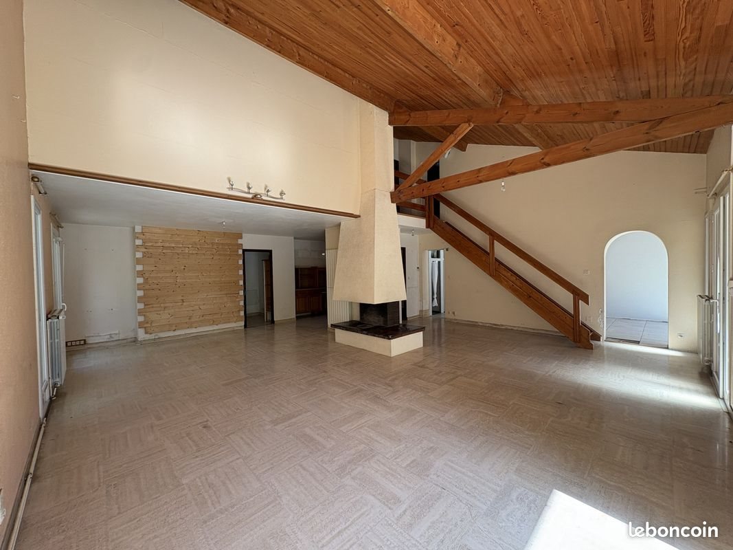 Maison à louer, 179m², Feugarolles