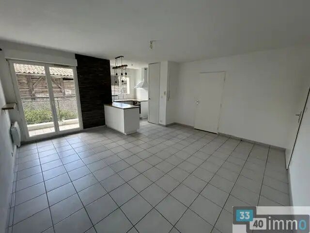 Appartement à louer, 42m², Salles