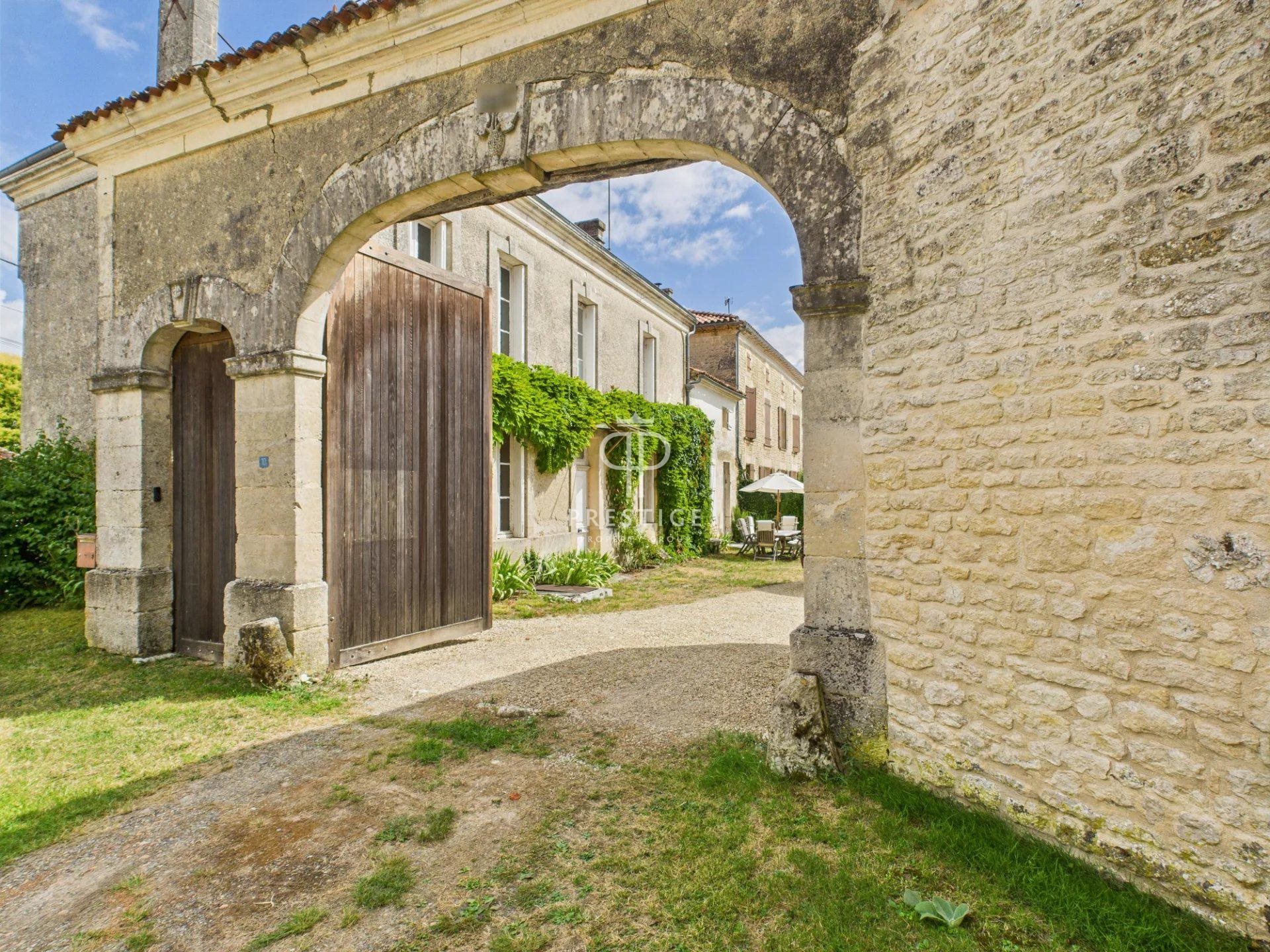 Maison à vendre, 530m², Saint-Pierre-de-Juillers