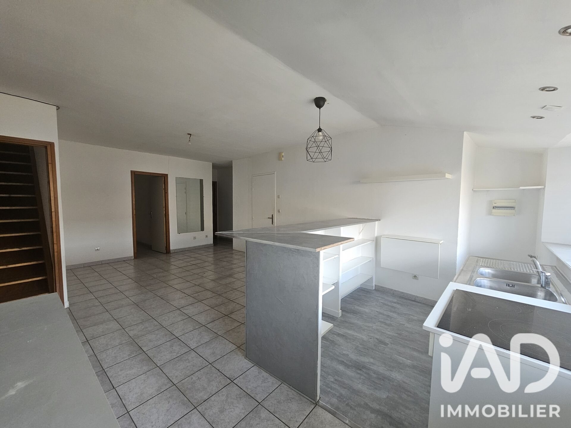 Appartement à louer, 57m², Saint-Julien-de-Peyrolas