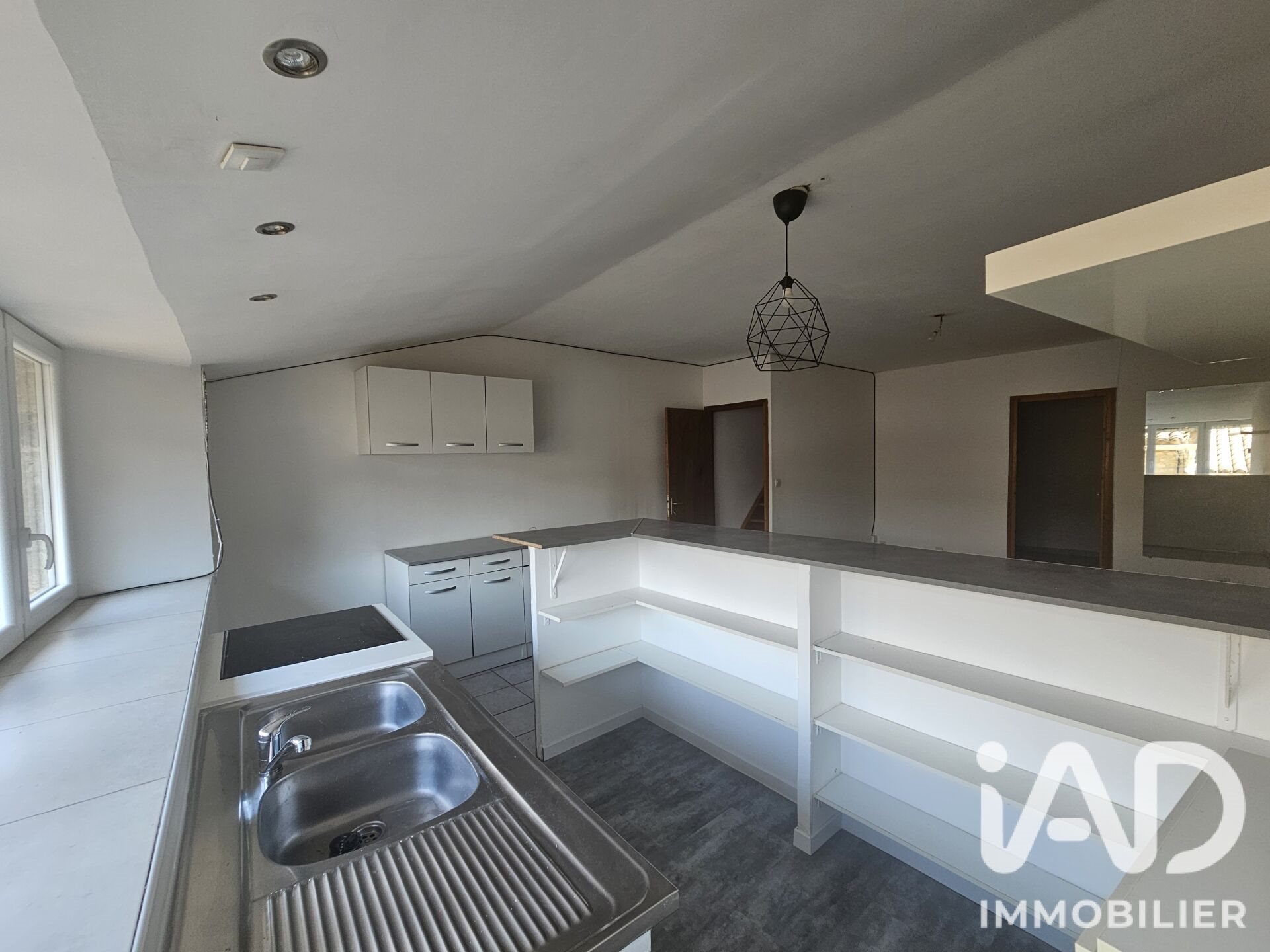 Appartement à louer, 57m², Saint-Julien-de-Peyrolas